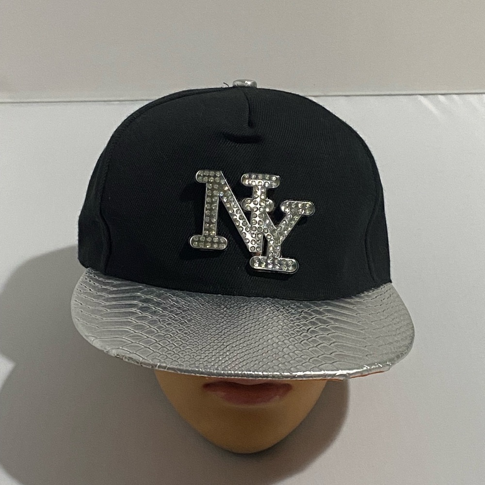 Black and Bling NY Silver Rim Cap